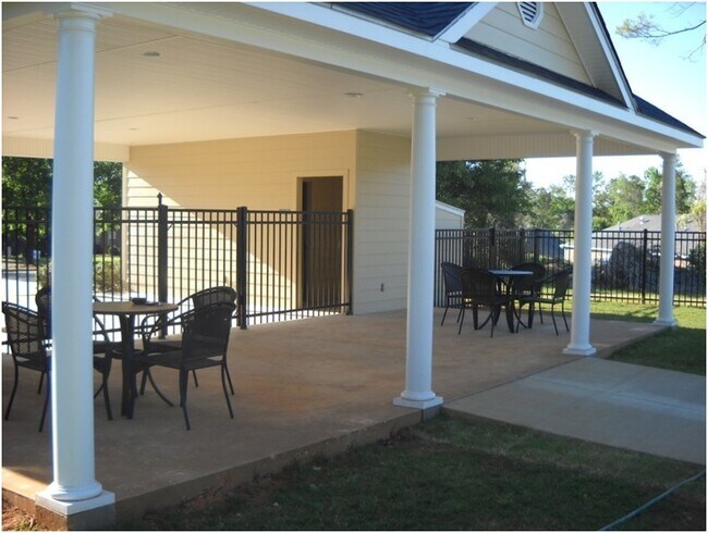 Building Photo - 1160 Northlake Dr