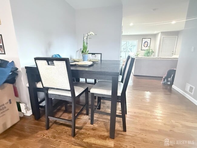 Building Photo - 42 Nelson Ave