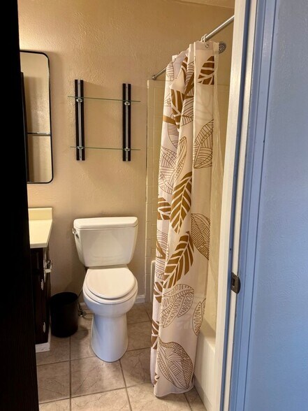 Building Photo - 13762 E Lehigh Ave