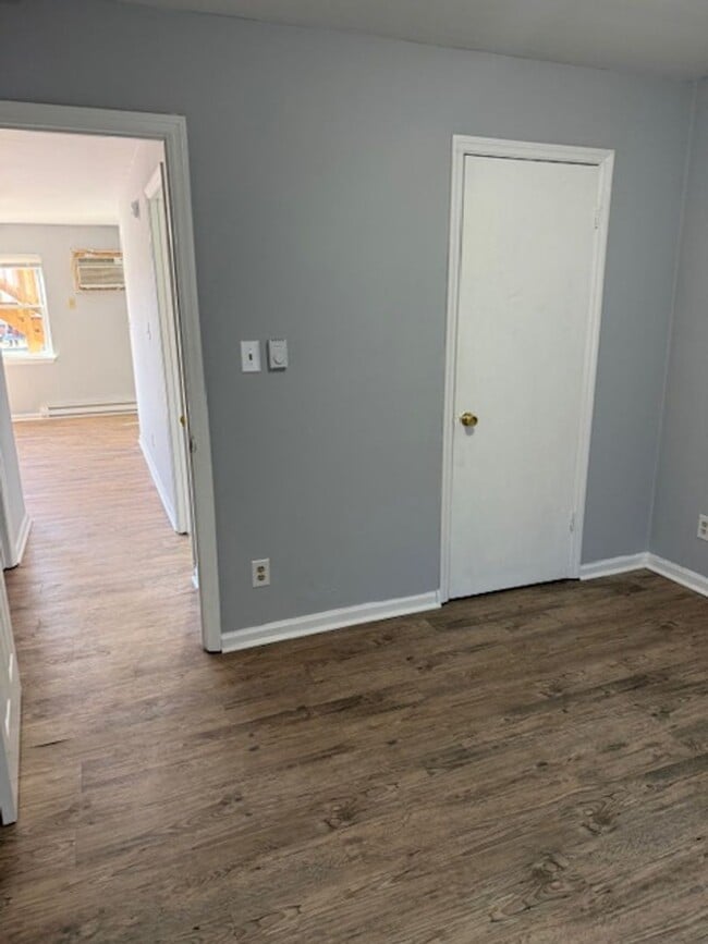 Building Photo - Spacious 2-Bedroom, 1-Bath Unit in Central Norfolk