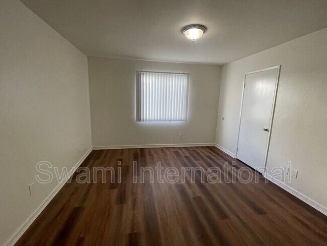 Building Photo - 345 Stepney St