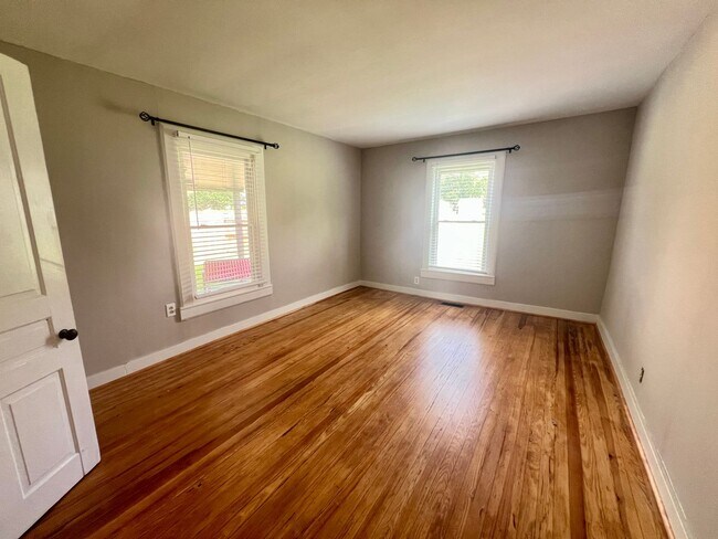 Building Photo - Fall Into Your New Home!