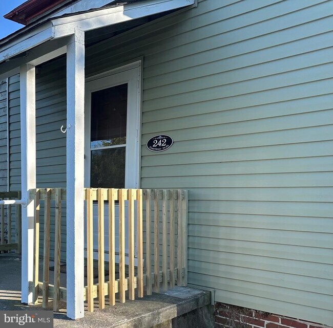 Building Photo - 242 Grant St