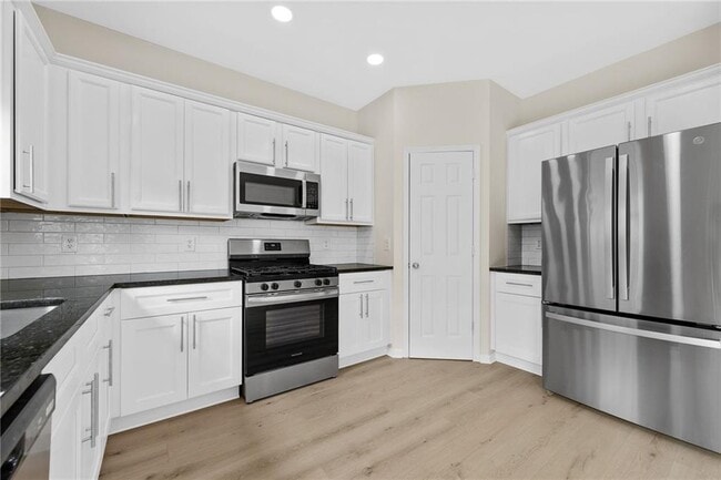 Building Photo - 318 Knelston Oak Dr NE
