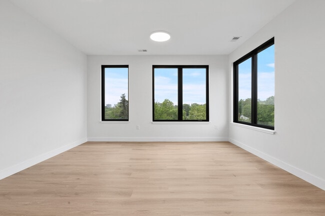 Building Photo - 407 Highland Ave