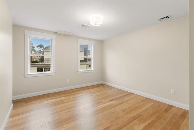 Building Photo - 45 Maplewood St