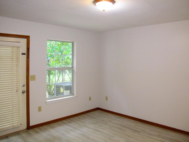 Building Photo - 888 Culp Ave