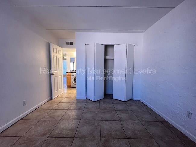 Building Photo - 7110 E Continental Dr