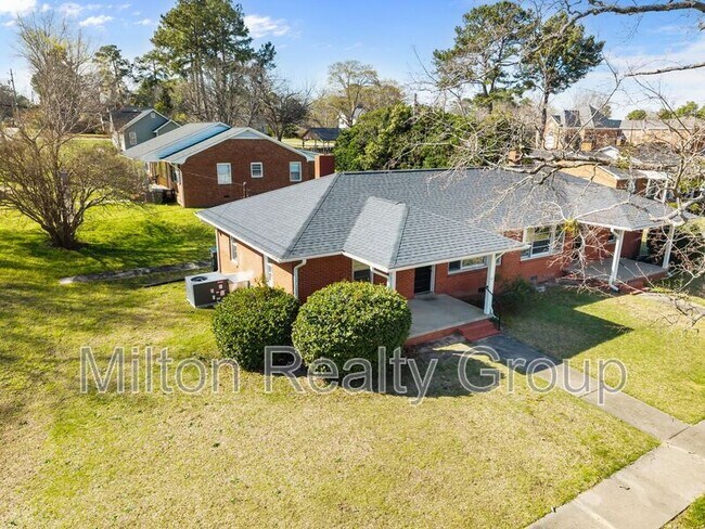 Building Photo - 1208 S 9th St