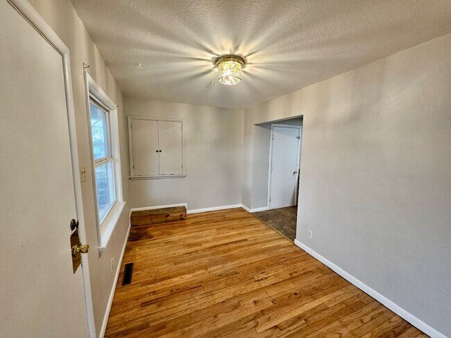 Building Photo - 1214 Cooper Ave