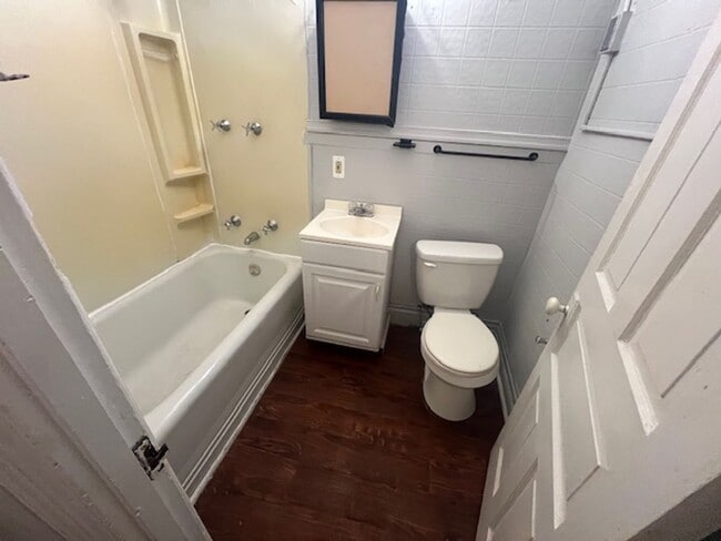 Building Photo - 1158 Mulberry St