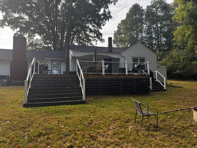 Building Photo - 2401 Hillcrest Ave.