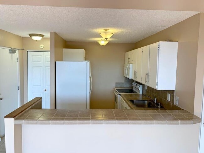 Primary Photo - 98-402 Koauka Loop