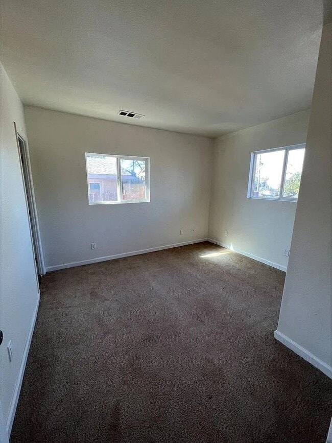 Building Photo - 3 Bedroom 1 1/2 Bath in Oak Park