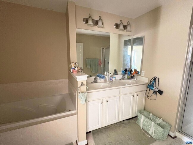 Building Photo - 904 Bing Ln