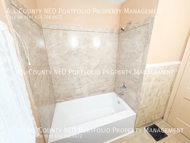 Building Photo - 1463 E Whittier St