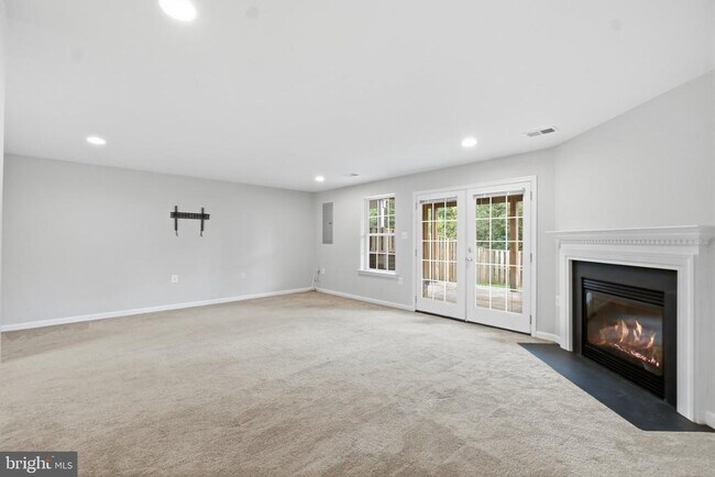 Building Photo - 899 Stonefield Square NE
