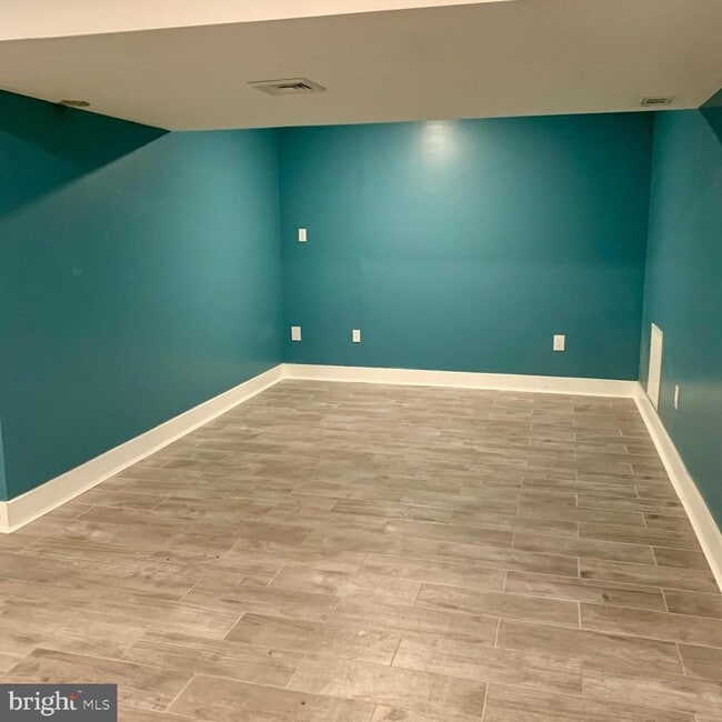 Building Photo - 416 Huntington Dr