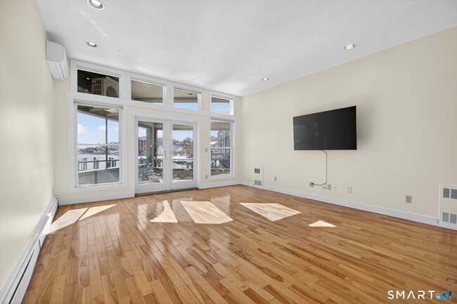 Building Photo - 49 Steamboat Wharf