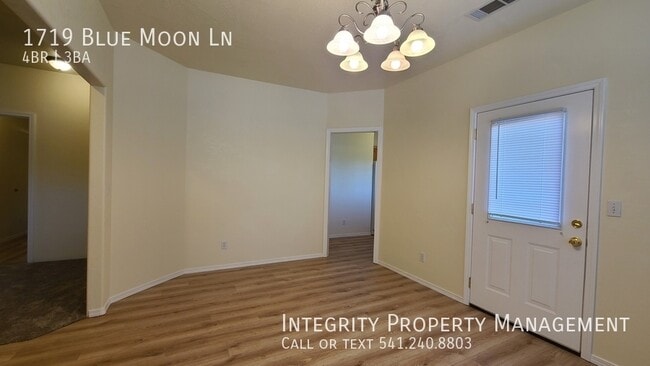 Building Photo - 1719 Blue Moon Ln
