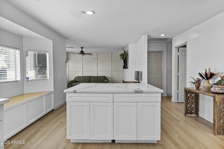 Building Photo - 1534 E Culver St