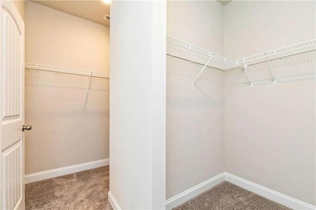 Building Photo - 695 Country Ridge Dr