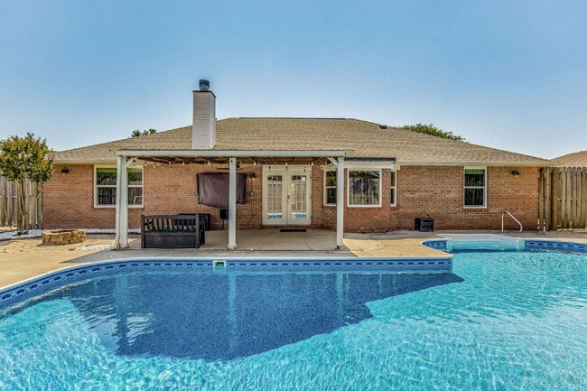 Building Photo - Welcome to your dream home! This stunning 4-bedroom, 3-bathroom residence is perfectly situated n...