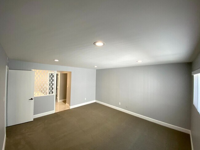 Building Photo - Coming Soon: Stylish 2-Bed Apartment with Underground Parking