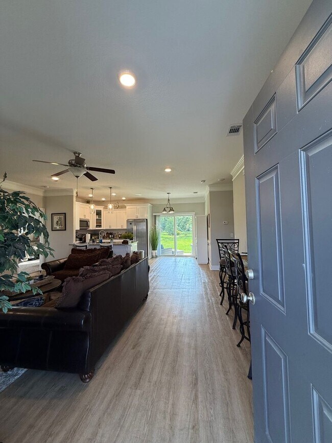 Primary Photo - MOVE IN SPECIAL $400.00 OFF FIRST MONTH RE...