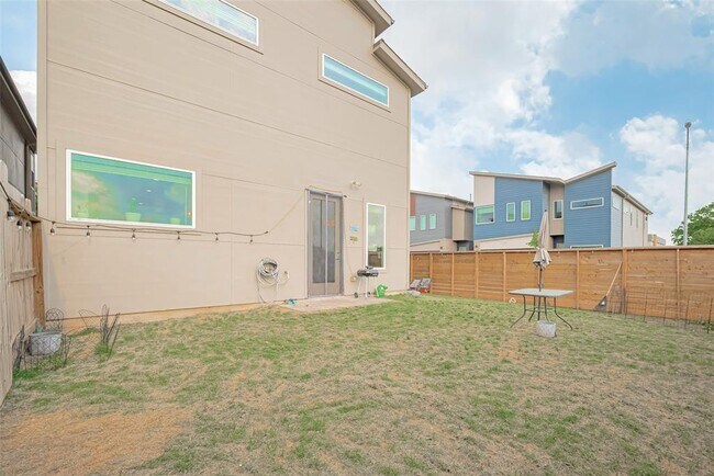 Building Photo - 5703 Pampero Ln
