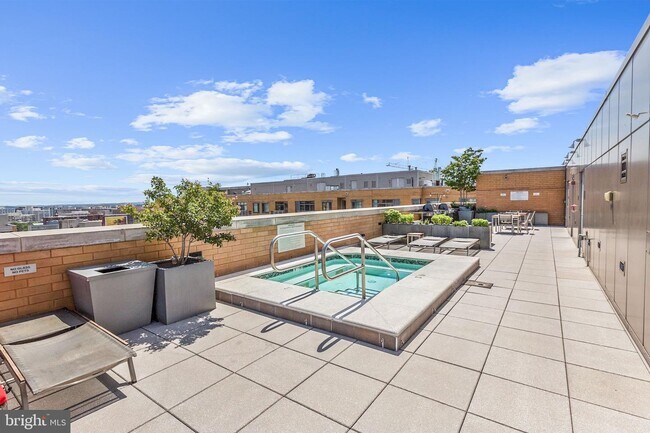 Building Photo - 440 L St NW