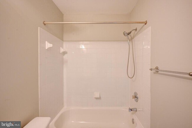 Building Photo - 4611 Kings Mill Way