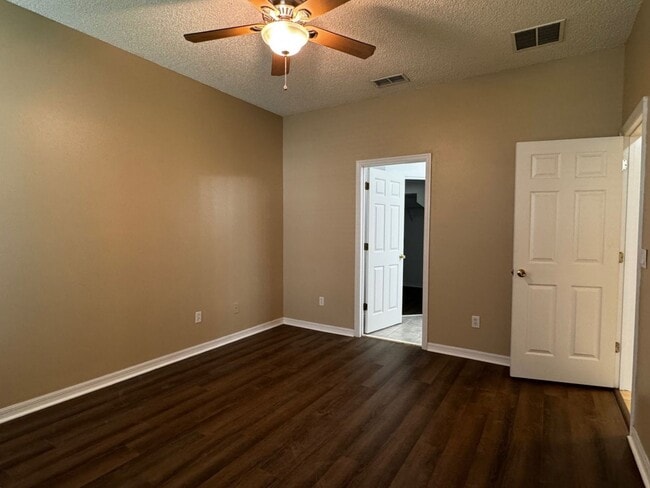 Building Photo - AVALON PARK 3br 3ba townhouse in Northwest...