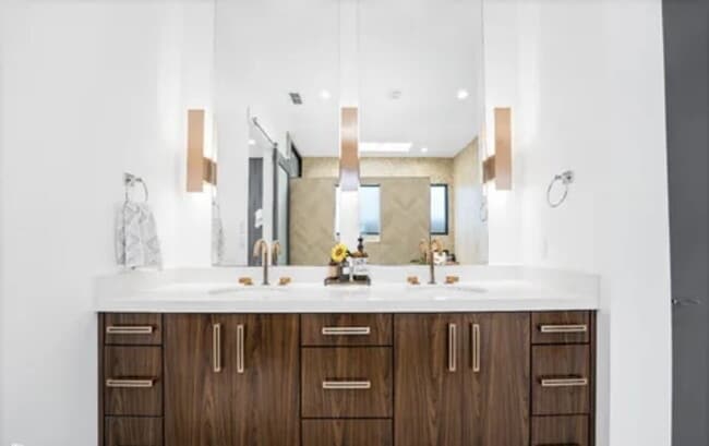 Building Photo - Beautiful 2020 Parade Home in Escondido Ranch