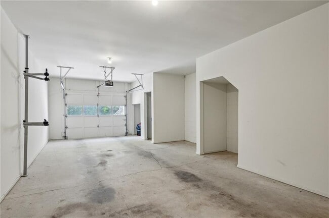 Building Photo - 1294 Fernwood Cir NE