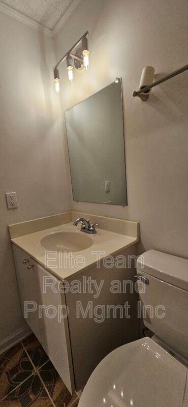 Building Photo - 8106 Tamalpais Ct