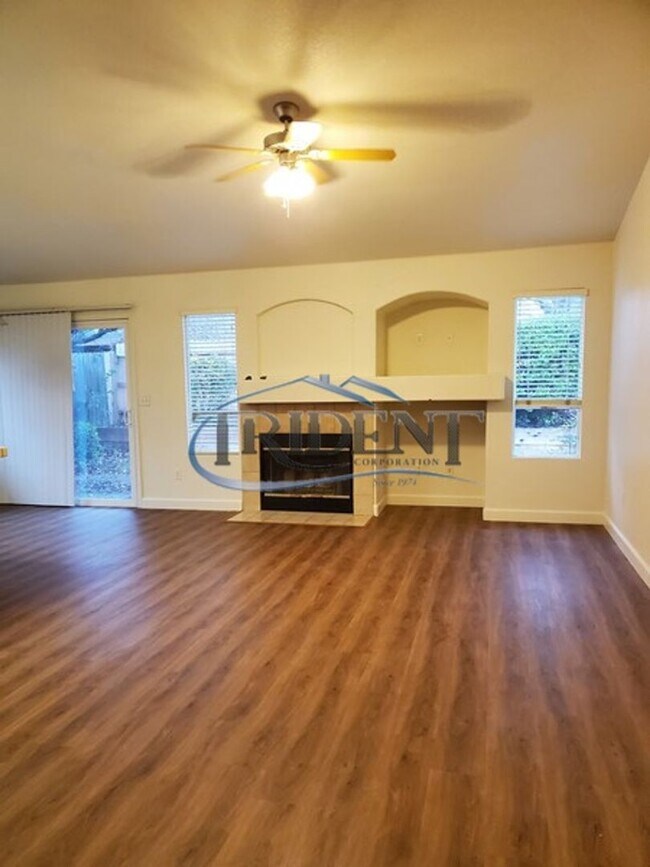 Building Photo - 4 bedroom 2 bath near schools and parks