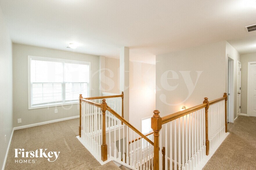 Building Photo - 5779 Chatham Cir NW