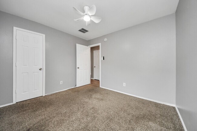 Building Photo - 14707 Country Rose Ln