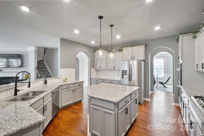 Building Photo - 188 Sweet Briar Dr