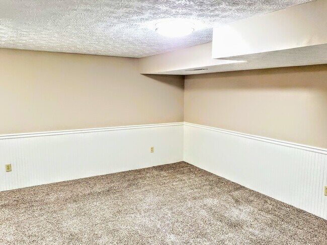 Building Photo - 6509 Blossomwood Cir NE