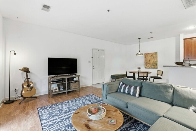 Building Photo - 7223 Althorp Way