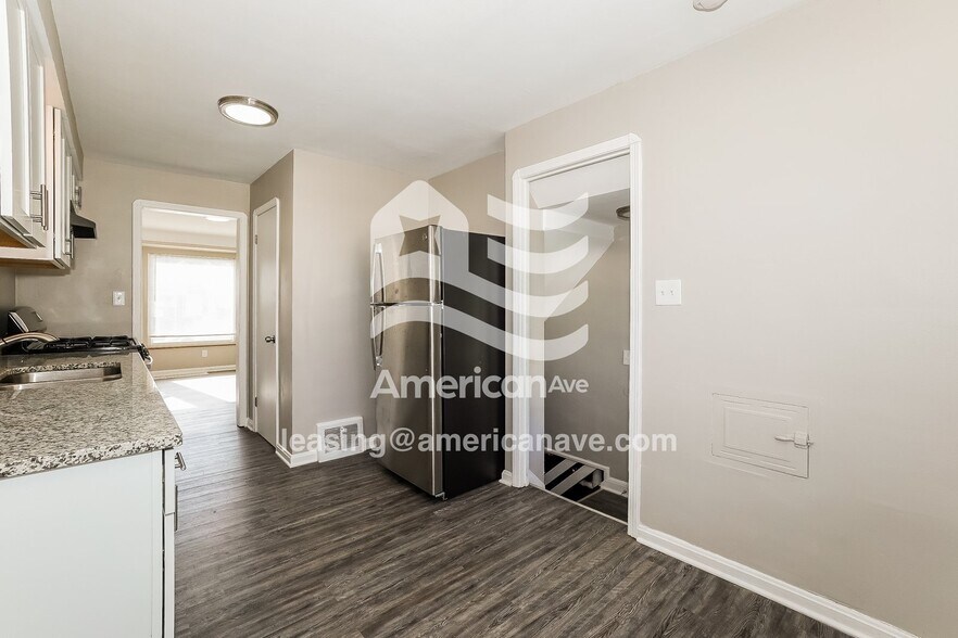 Building Photo - 14212 St James Ave