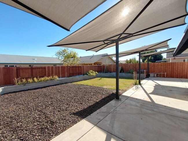 Building Photo - Modern Comfort Meets Family-Friendly Living in a Great Neighborhood