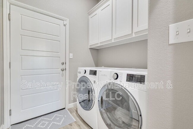 Building Photo - 3310 Windcrest Dr