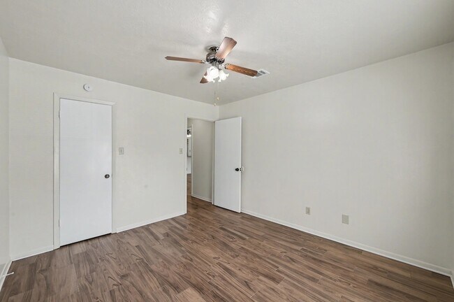 Building Photo - 1605 Hazelwood St