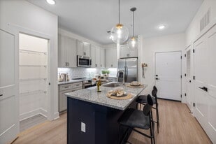 Building Photo - The Range On Oleander