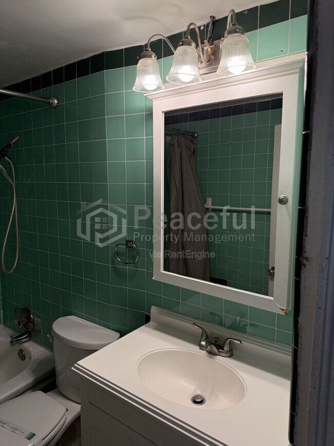 Building Photo - 128 E Truman Ave