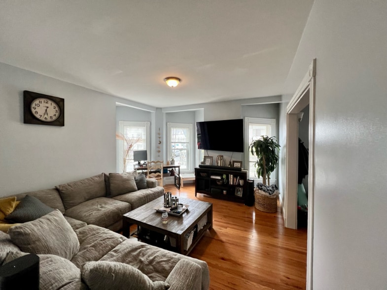 Building Photo - 31 Pierce St