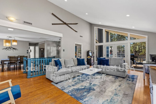 Building Photo - 1720 N Doral Way